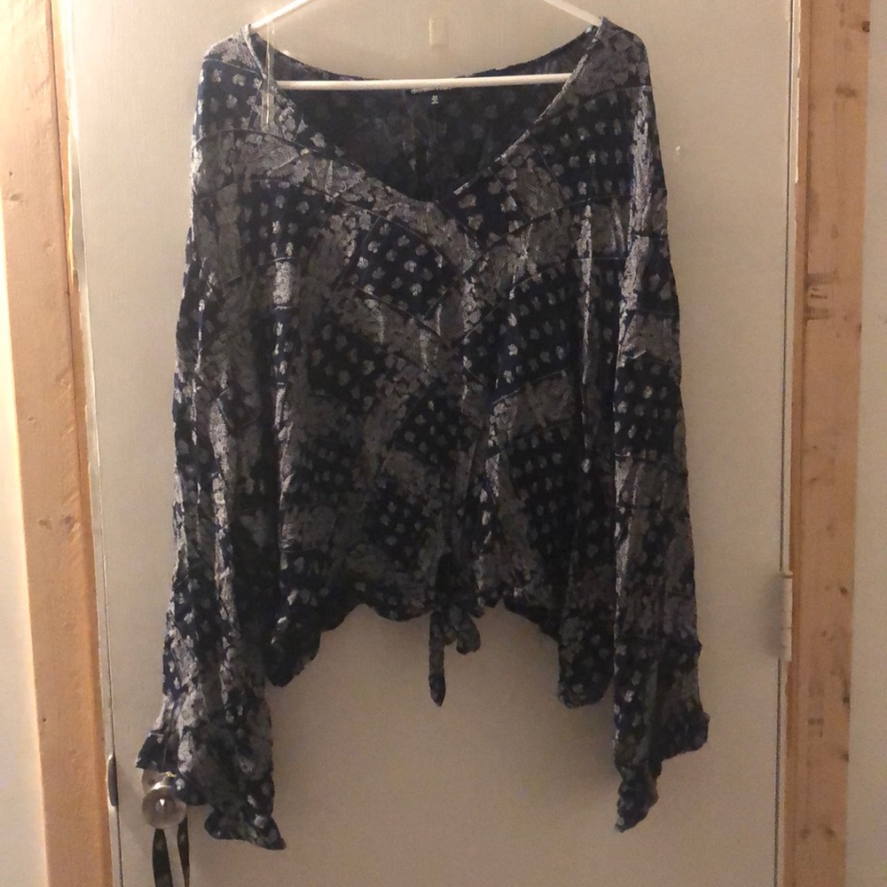 Bell bottom sleeves top